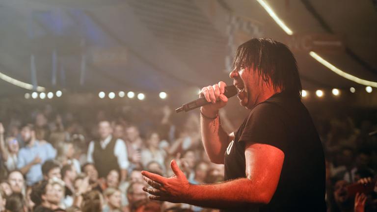 partyschlager--auf-tour-mit-ikke-hueftgold-102~768x432